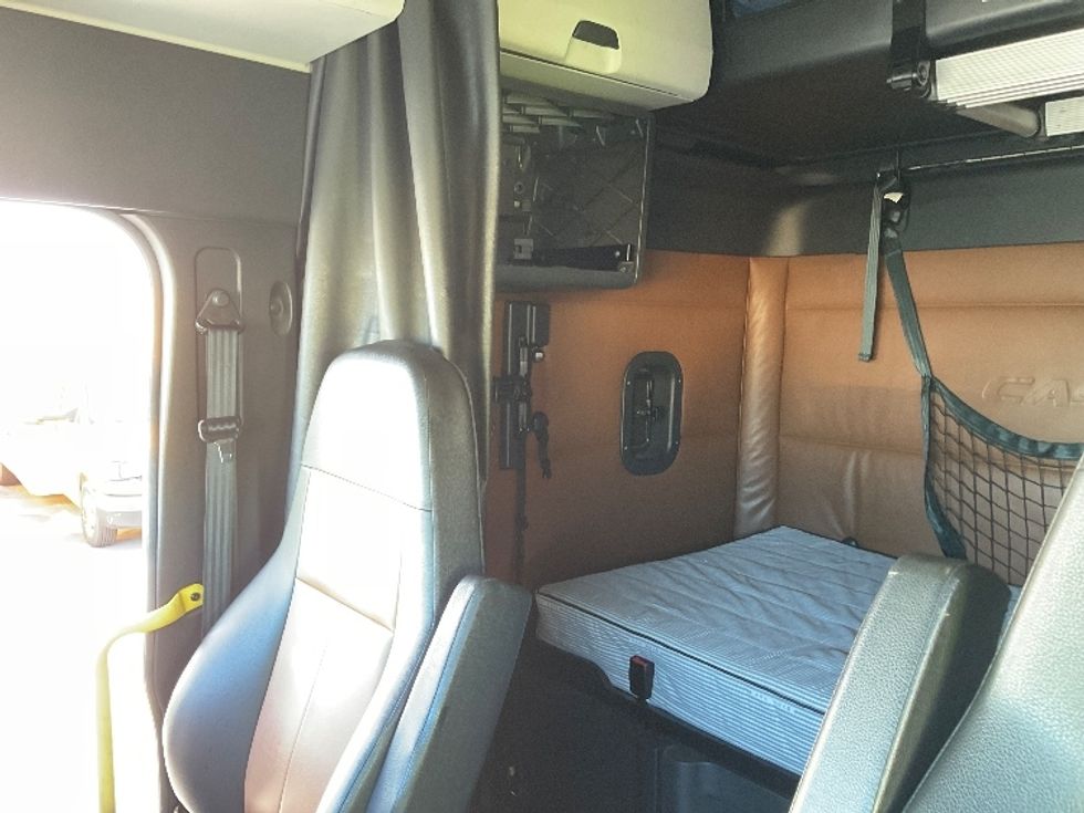 Sleeper Tractor-Heavy Duty Tractors-Freightliner-2022-T12664ST-Piqua-OH-457,896\n\t\tmiles-$ 73,000 - Image 19