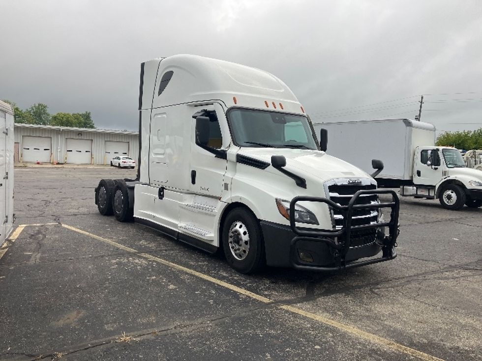 Sleeper Tractor-Heavy Duty Tractors-Freightliner-2022-T12664ST-Piqua-OH-463,923\n\t\tmiles-$ 75,250 - Image 1