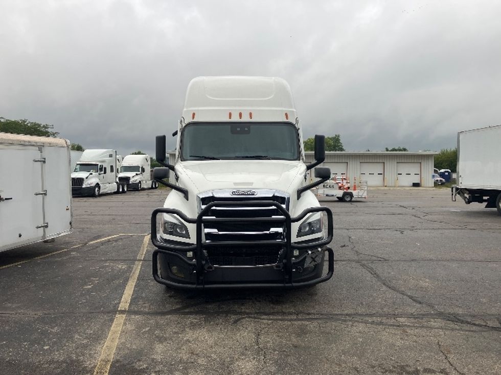 Sleeper Tractor-Heavy Duty Tractors-Freightliner-2022-T12664ST-Piqua-OH-463,923\n\t\tmiles-$ 75,250 - Image 2