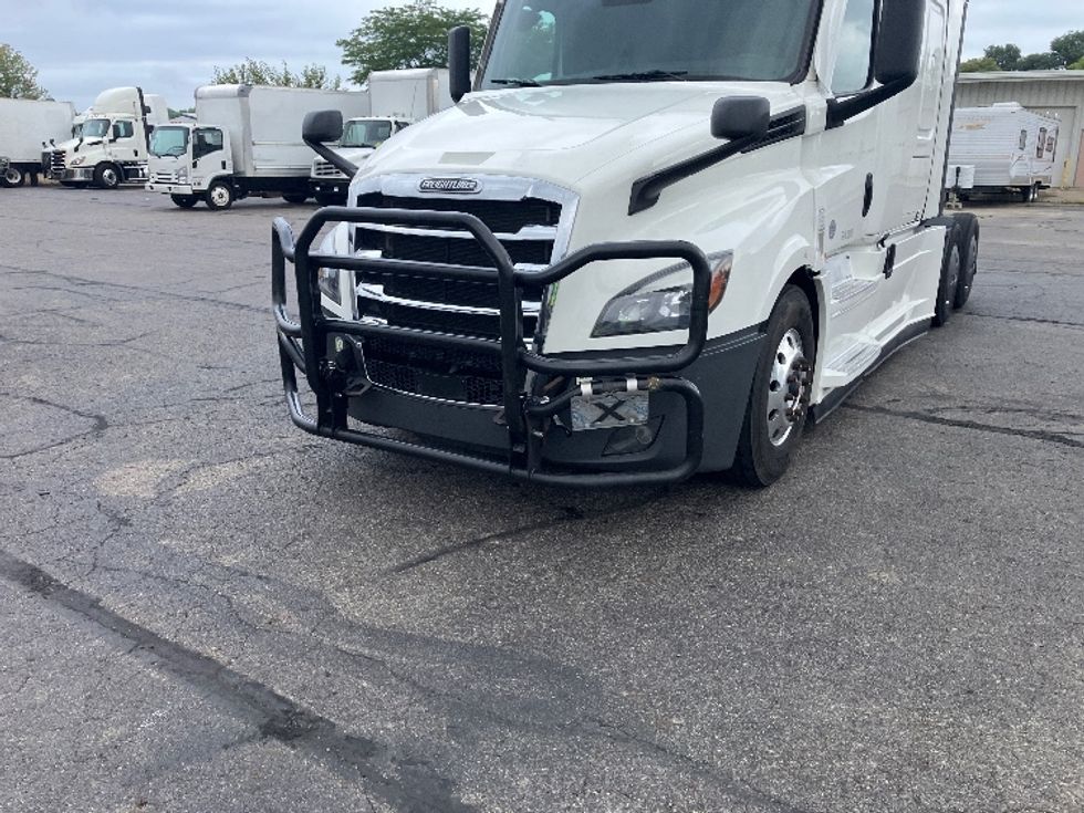 Sleeper Tractor-Heavy Duty Tractors-Freightliner-2022-T12664ST-Piqua-OH-463,923\n\t\tmiles-$ 75,250 - Image 22