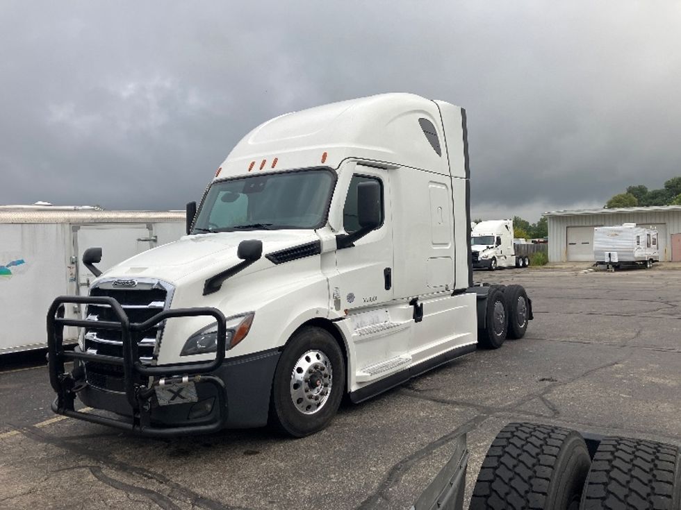Sleeper Tractor-Heavy Duty Tractors-Freightliner-2022-T12664ST-Piqua-OH-463,923\n\t\tmiles-$ 75,250 - Image 3