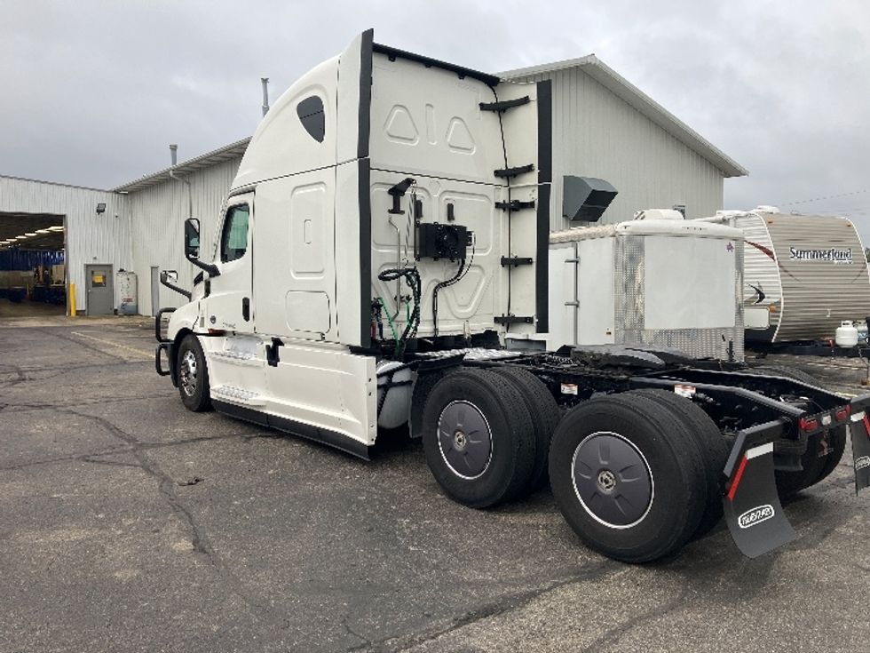 Sleeper Tractor-Heavy Duty Tractors-Freightliner-2022-T12664ST-Piqua-OH-463,923\n\t\tmiles-$ 75,250 - Image 5