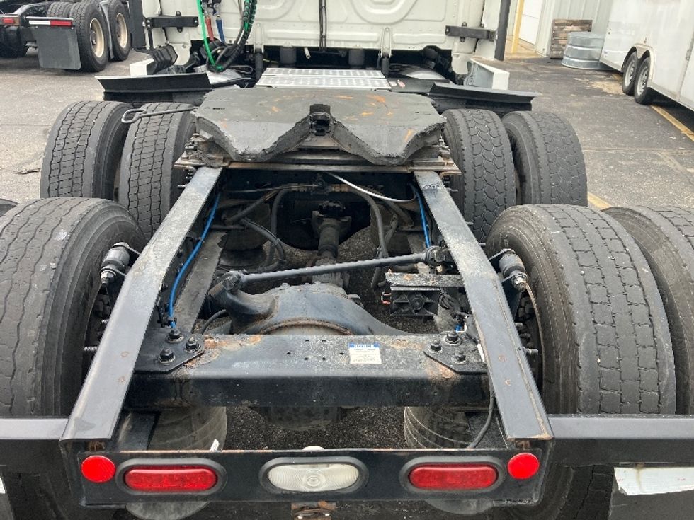 Sleeper Tractor-Heavy Duty Tractors-Freightliner-2022-T12664ST-Piqua-OH-463,923\n\t\tmiles-$ 75,250 - Image 6
