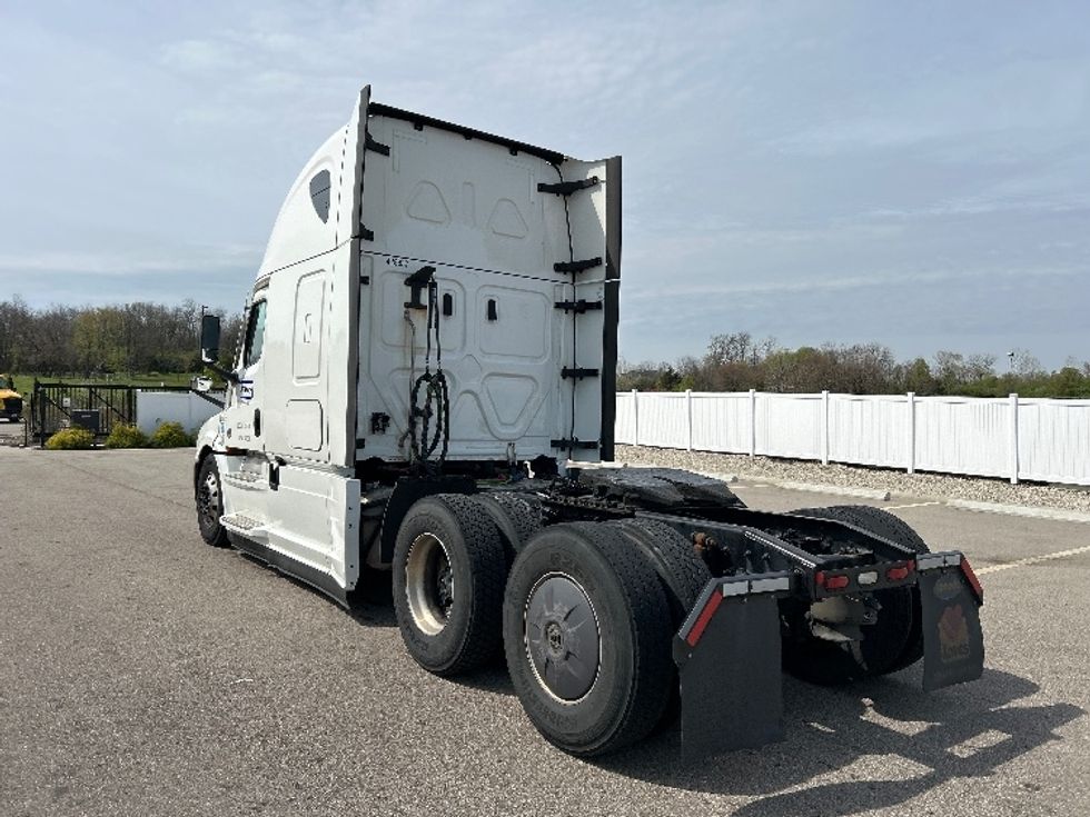 Sleeper Tractor-Heavy Duty Tractors-Freightliner-2022-T12664ST-Piqua-OH-497,639\n\t\tmiles-$ 73,500 - Image 5