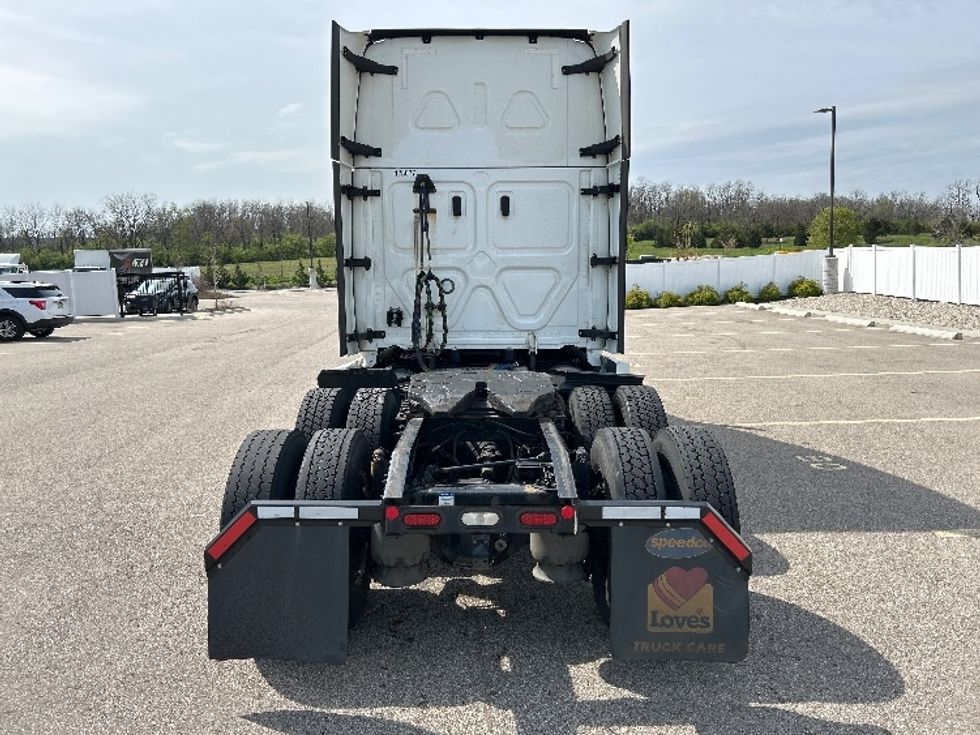 Sleeper Tractor-Heavy Duty Tractors-Freightliner-2022-T12664ST-Piqua-OH-497,639\n\t\tmiles-$ 73,500 - Image 6