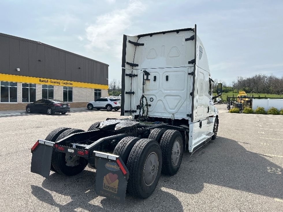 Sleeper Tractor-Heavy Duty Tractors-Freightliner-2022-T12664ST-Piqua-OH-497,639\n\t\tmiles-$ 73,500 - Image 7