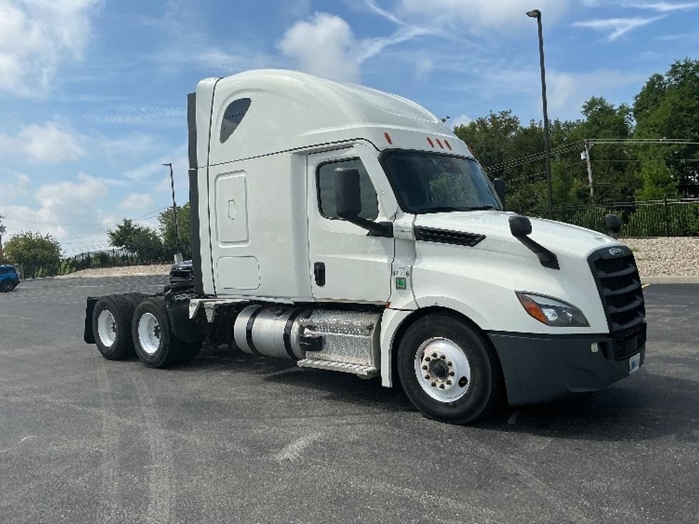 Sleeper Tractor-Heavy Duty Tractors-Freightliner-2022-T12664ST-Piqua-OH-507,010\n\t\tmiles-$ 76,250 - Image 1