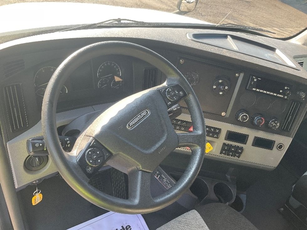 Sleeper Tractor-Heavy Duty Tractors-Freightliner-2022-T12664ST-Piqua-OH-507,010\n\t\tmiles-$ 76,250 - Image 10
