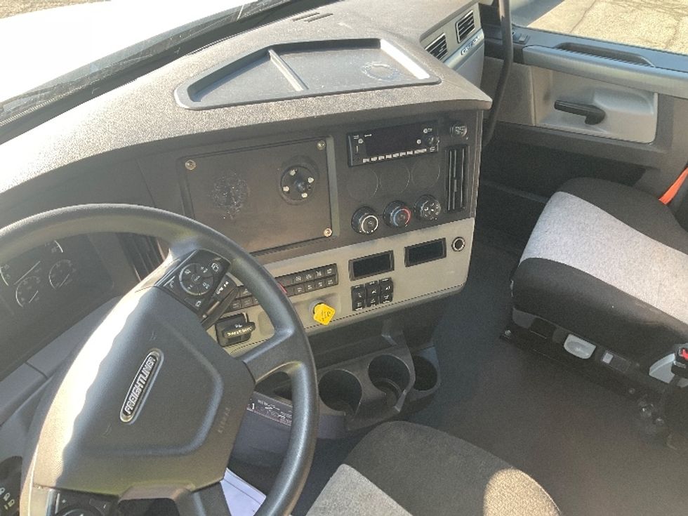 Sleeper Tractor-Heavy Duty Tractors-Freightliner-2022-T12664ST-Piqua-OH-507,010\n\t\tmiles-$ 76,250 - Image 11