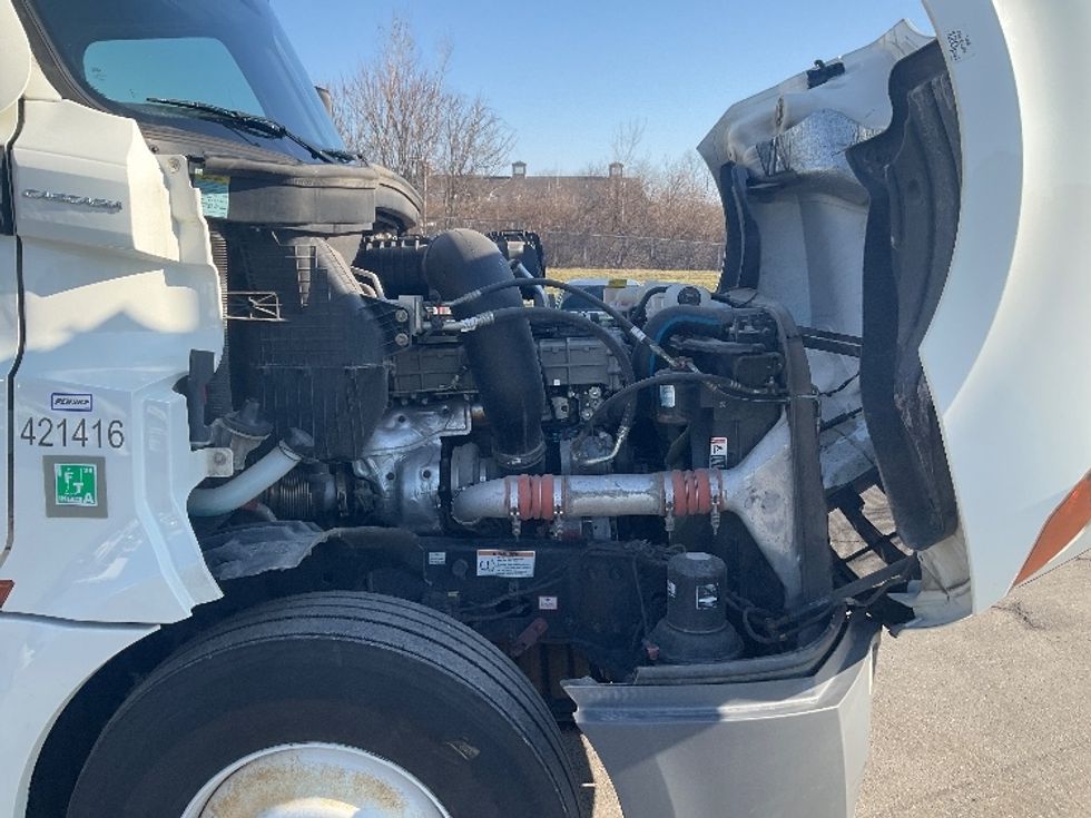 Sleeper Tractor-Heavy Duty Tractors-Freightliner-2022-T12664ST-Piqua-OH-507,010\n\t\tmiles-$ 76,250 - Image 20
