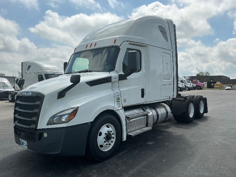 Sleeper Tractor-Heavy Duty Tractors-Freightliner-2022-T12664ST-Piqua-OH-507,010\n\t\tmiles-$ 76,250 - Image 3