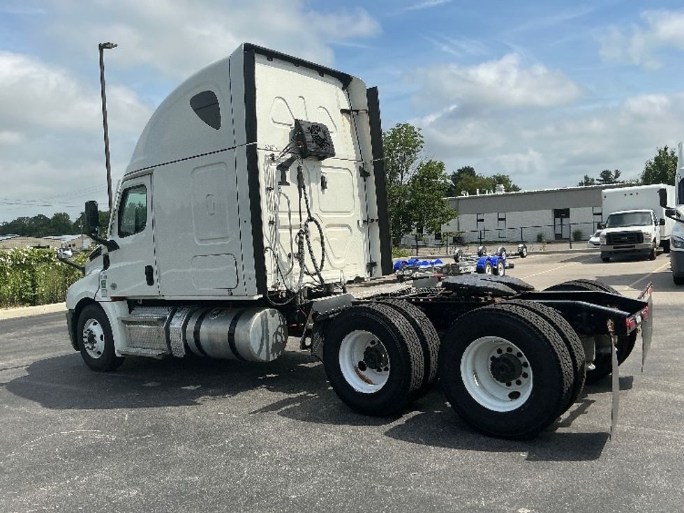 Sleeper Tractor-Heavy Duty Tractors-Freightliner-2022-T12664ST-Piqua-OH-507,010\n\t\tmiles-$ 76,250 - Image 5