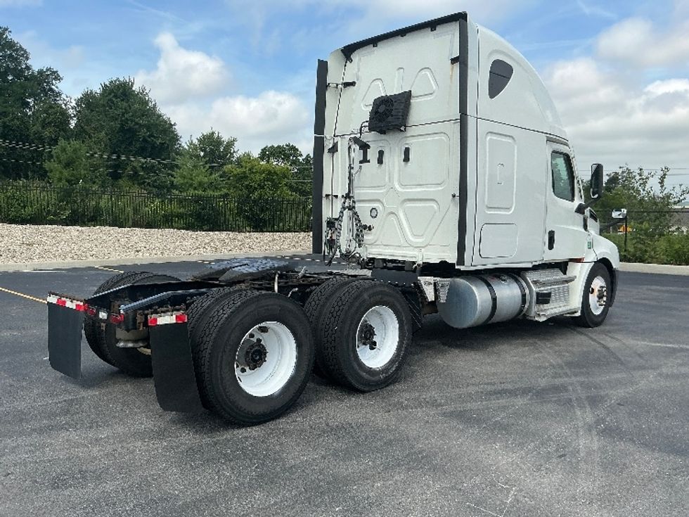 Sleeper Tractor-Heavy Duty Tractors-Freightliner-2022-T12664ST-Piqua-OH-507,010\n\t\tmiles-$ 76,250 - Image 7