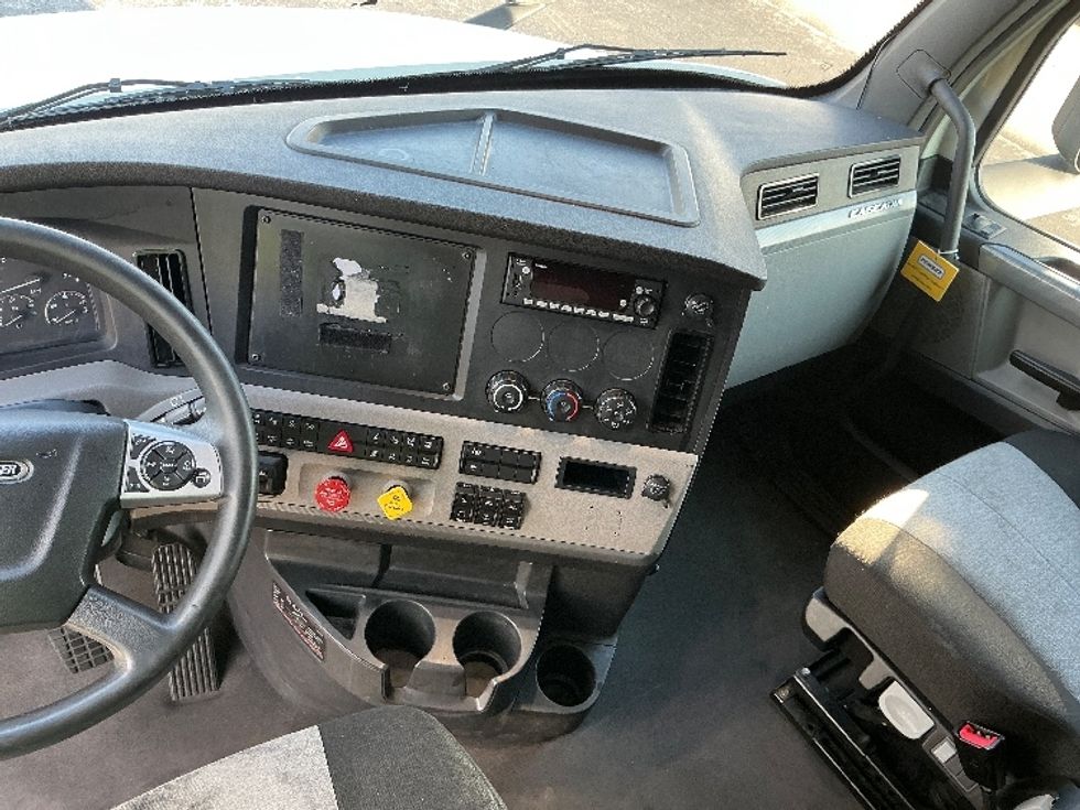 Sleeper Tractor-Heavy Duty Tractors-Freightliner-2022-T12664ST-Piqua-OH-529,625\n\t\tmiles-$ 65,000 - Image 12