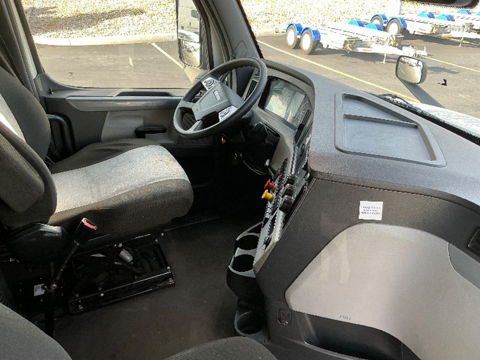 Sleeper Tractor-Heavy Duty Tractors-Freightliner-2022-T12664ST-Piqua-OH-529,625\n\t\tmiles-$ 65,000 - Image 15