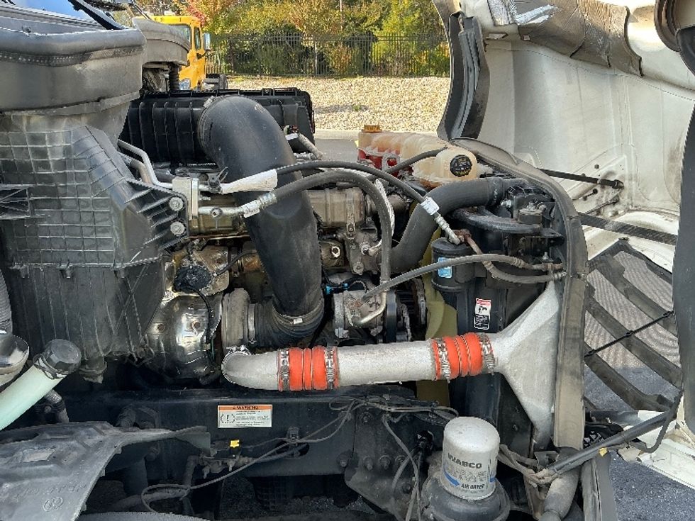 Sleeper Tractor-Heavy Duty Tractors-Freightliner-2022-T12664ST-Piqua-OH-529,625\n\t\tmiles-$ 65,000 - Image 20