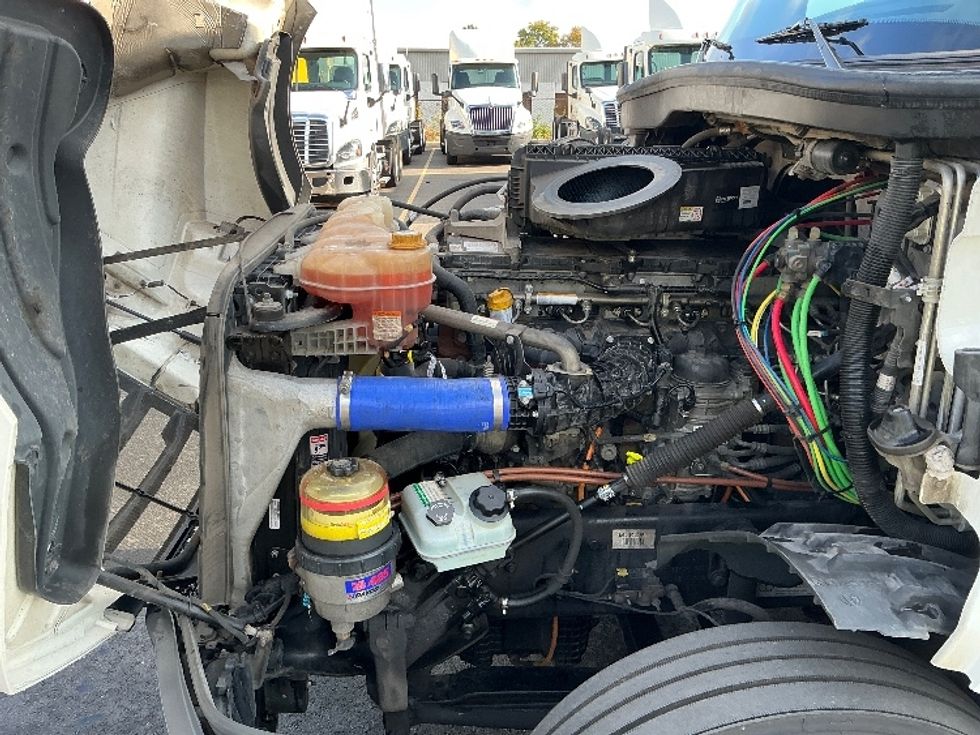 Sleeper Tractor-Heavy Duty Tractors-Freightliner-2022-T12664ST-Piqua-OH-529,625\n\t\tmiles-$ 65,000 - Image 21