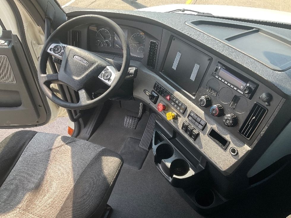 Sleeper Tractor-Heavy Duty Tractors-Freightliner-2022-T12664ST-Piqua-OH-569,849\n\t\tmiles-$ 70,500 - Image 12