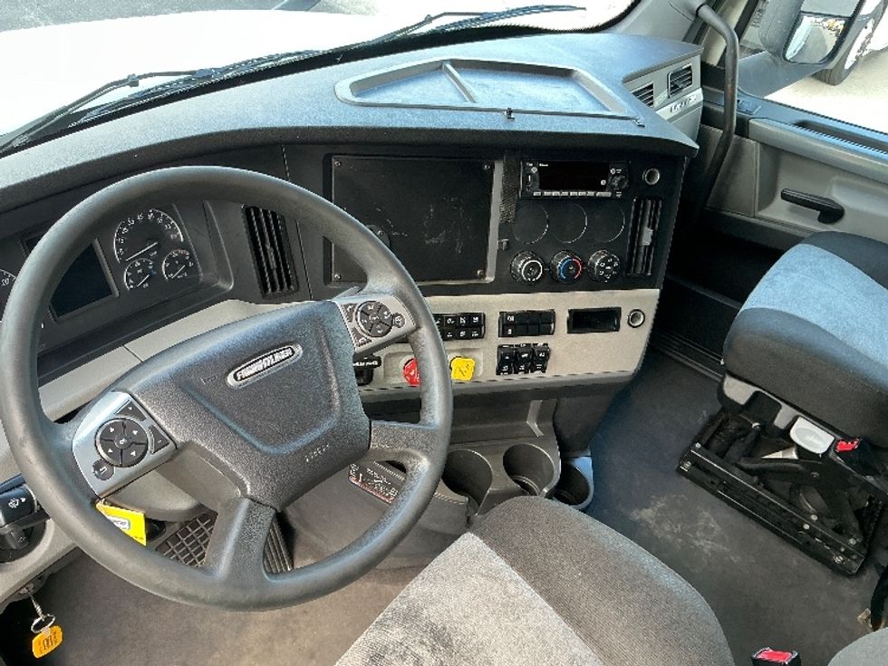 Sleeper Tractor-Heavy Duty Tractors-Freightliner-2022-T12664ST-Piqua-OH-574,482\n\t\tmiles-$ 62,000 - Image 10