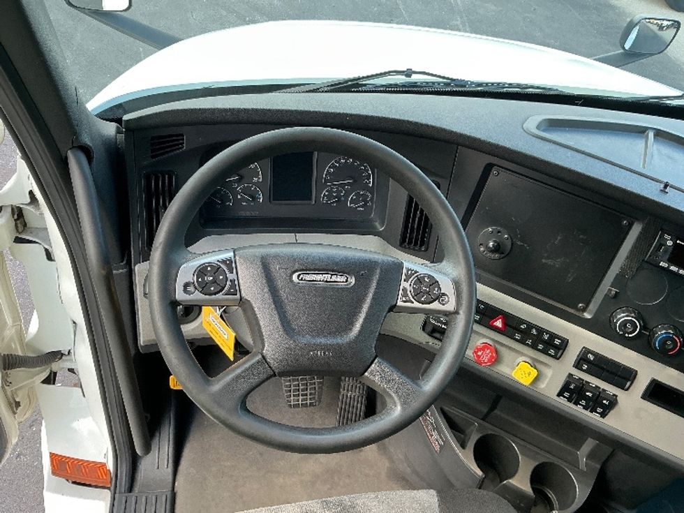 Sleeper Tractor-Heavy Duty Tractors-Freightliner-2022-T12664ST-Piqua-OH-574,482\n\t\tmiles-$ 62,000 - Image 11