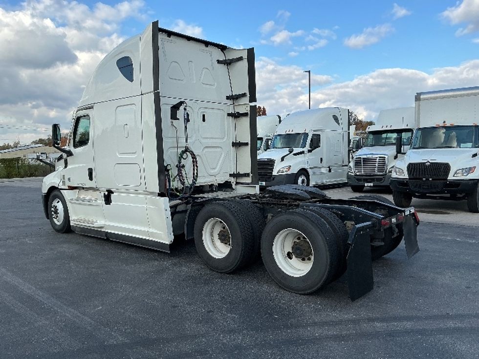 Sleeper Tractor-Heavy Duty Tractors-Freightliner-2022-T12664ST-Piqua-OH-574,482\n\t\tmiles-$ 62,000 - Image 5