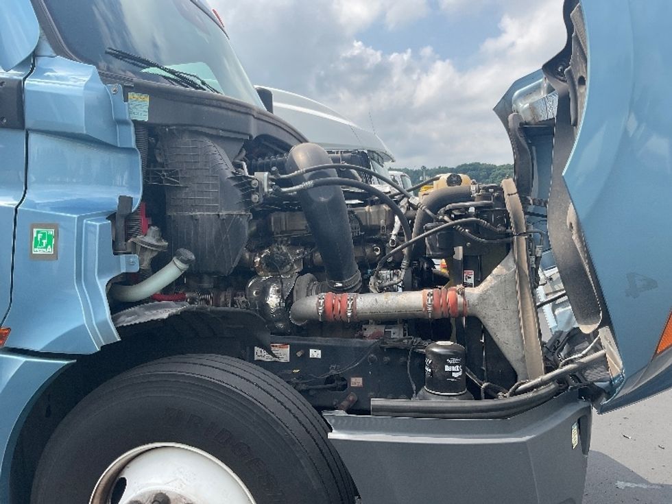 Sleeper Tractor-Heavy Duty Tractors-Freightliner-2022-T12664ST-Pittsburgh-PA-452,959\n\t\tmiles-$ 73,250 - Image 20