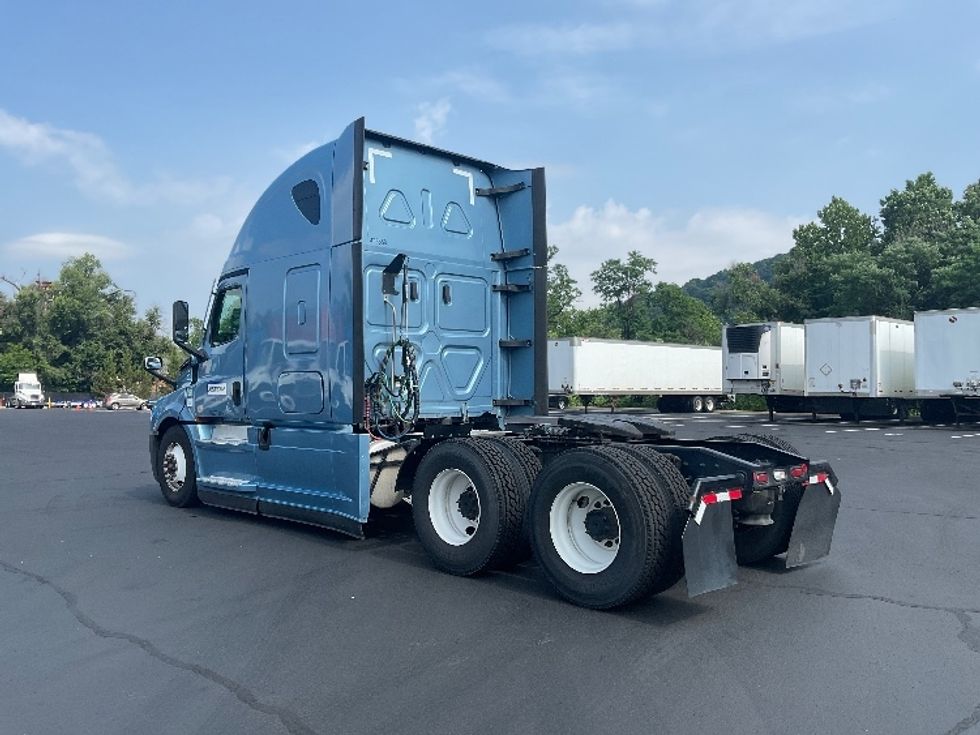 Sleeper Tractor-Heavy Duty Tractors-Freightliner-2022-T12664ST-Pittsburgh-PA-452,959\n\t\tmiles-$ 73,250 - Image 5