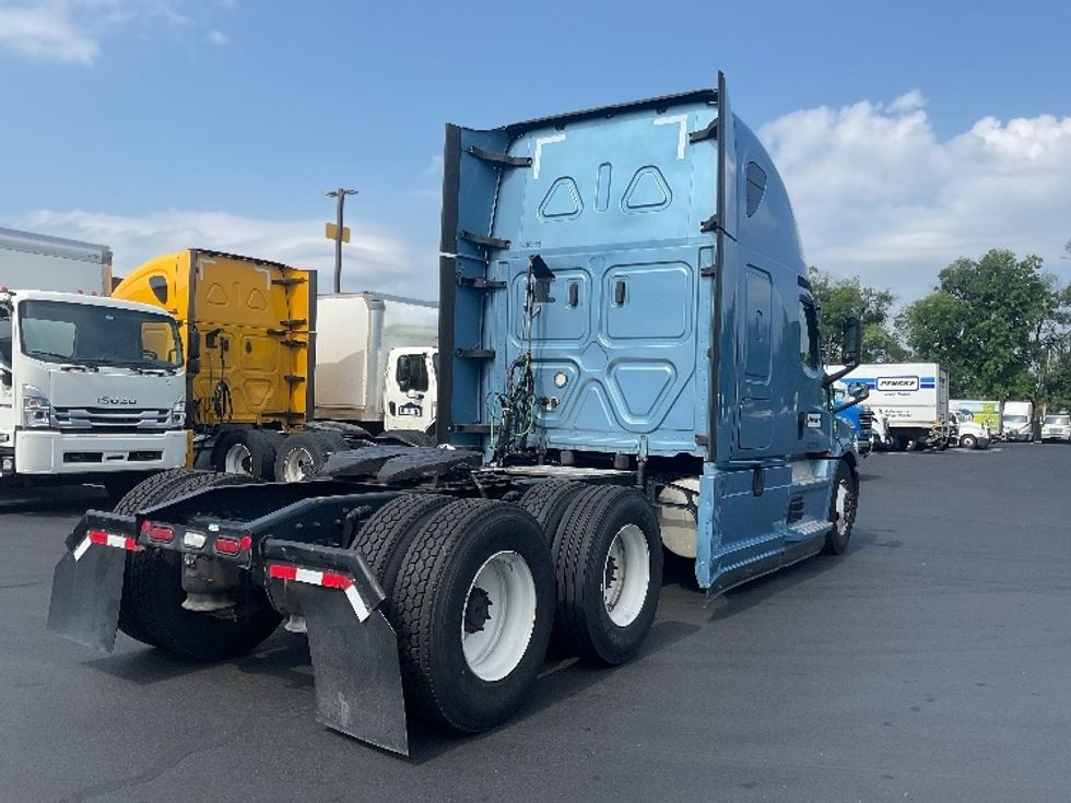 Sleeper Tractor-Heavy Duty Tractors-Freightliner-2022-T12664ST-Pittsburgh-PA-452,959\n\t\tmiles-$ 73,250 - Image 7