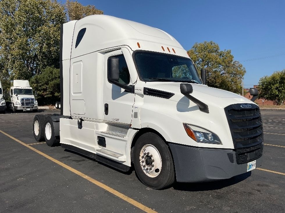 Sleeper Tractor-Heavy Duty Tractors-Freightliner-2022-T12664ST-Plymouth-MI-364,900\n\t\tmiles-$ 80,500 - Image 1