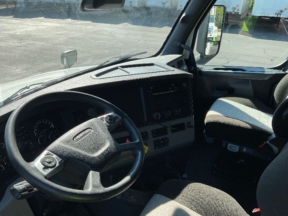 Sleeper Tractor-Heavy Duty Tractors-Freightliner-2022-T12664ST-Plymouth-MI-364,900\n\t\tmiles-$ 80,500 - Image 10