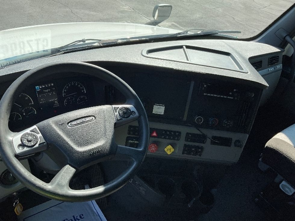 Sleeper Tractor-Heavy Duty Tractors-Freightliner-2022-T12664ST-Plymouth-MI-364,900\n\t\tmiles-$ 80,500 - Image 11