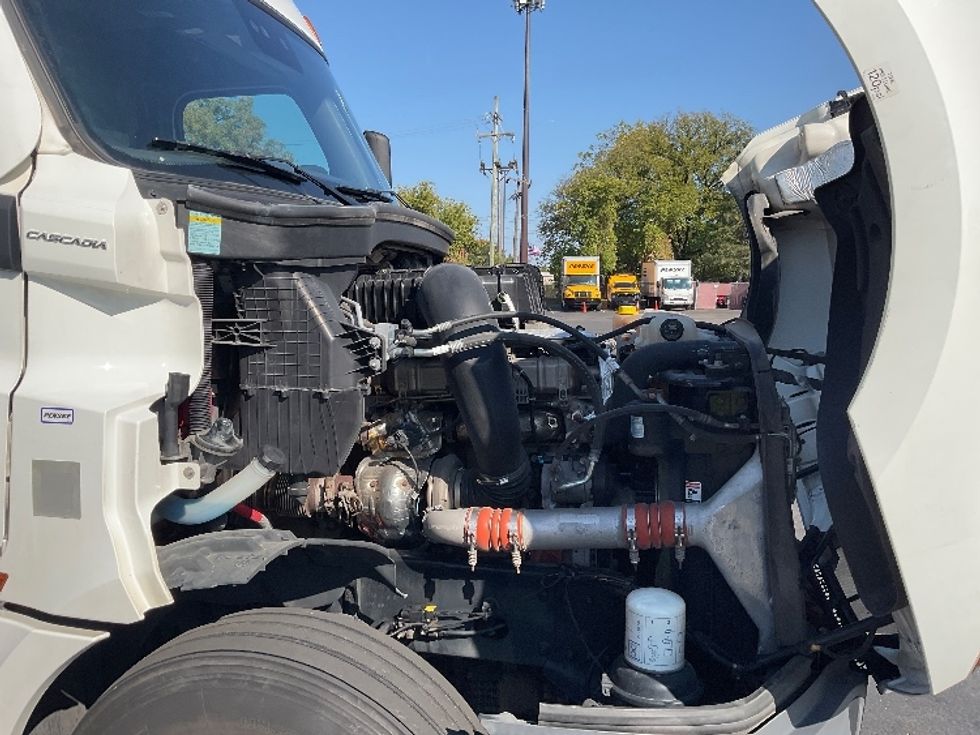 Sleeper Tractor-Heavy Duty Tractors-Freightliner-2022-T12664ST-Plymouth-MI-364,900\n\t\tmiles-$ 80,500 - Image 20