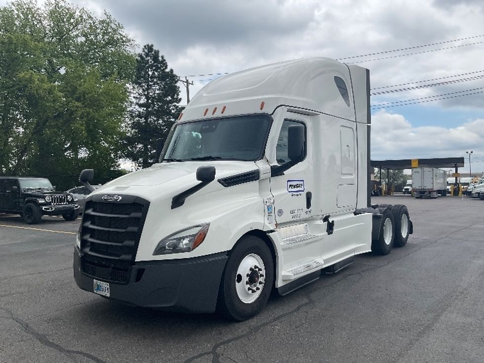 Sleeper Tractor-Heavy Duty Tractors-Freightliner-2022-T12664ST-Plymouth-MI-570,954\n\t\tmiles-$ 61,000 - Image 1