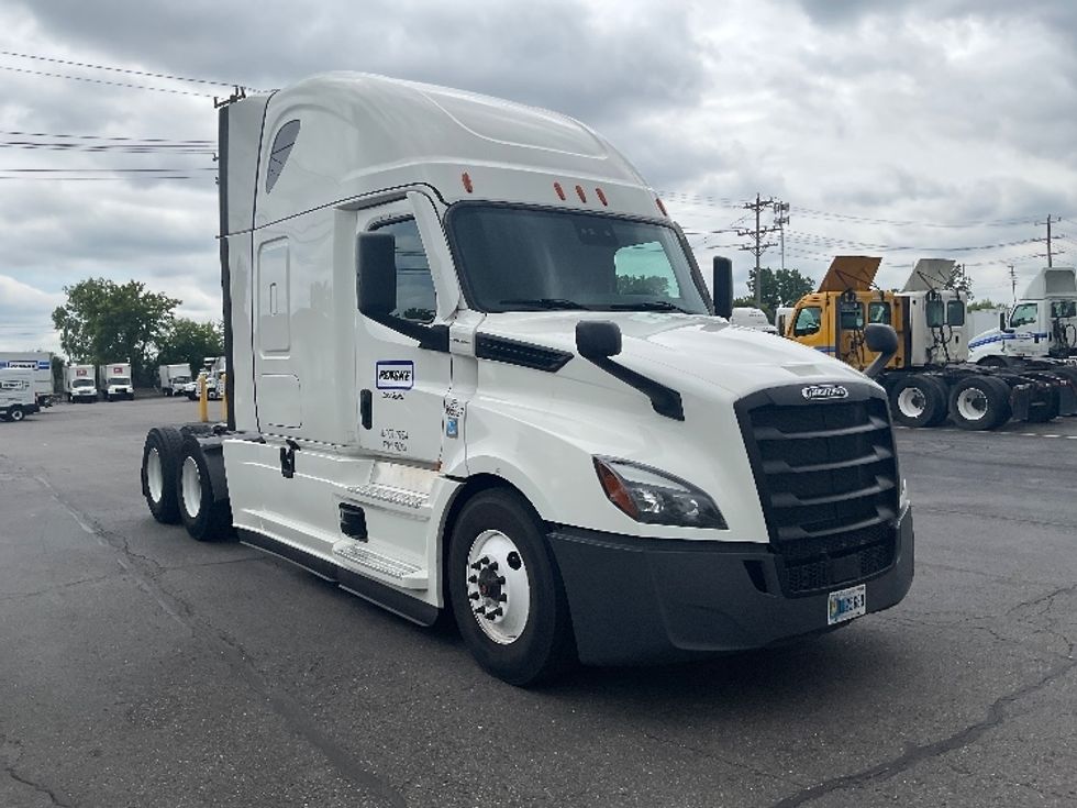 Sleeper Tractor-Heavy Duty Tractors-Freightliner-2022-T12664ST-Plymouth-MI-570,954\n\t\tmiles-$ 61,000 - Image 3