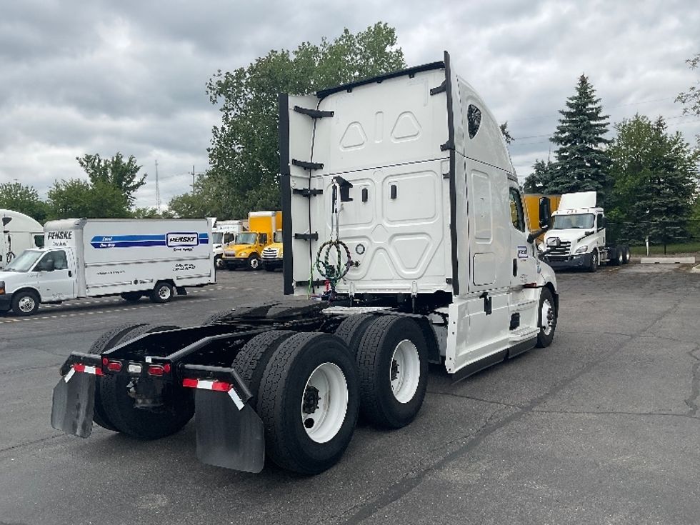 Sleeper Tractor-Heavy Duty Tractors-Freightliner-2022-T12664ST-Plymouth-MI-570,954\n\t\tmiles-$ 61,000 - Image 5