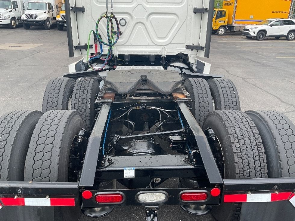 Sleeper Tractor-Heavy Duty Tractors-Freightliner-2022-T12664ST-Plymouth-MI-570,954\n\t\tmiles-$ 61,000 - Image 6