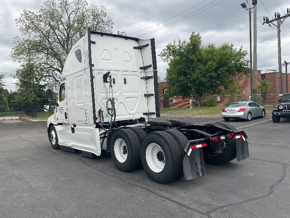 Sleeper Tractor-Heavy Duty Tractors-Freightliner-2022-T12664ST-Plymouth-MI-570,954\n\t\tmiles-$ 61,000 - Image 7