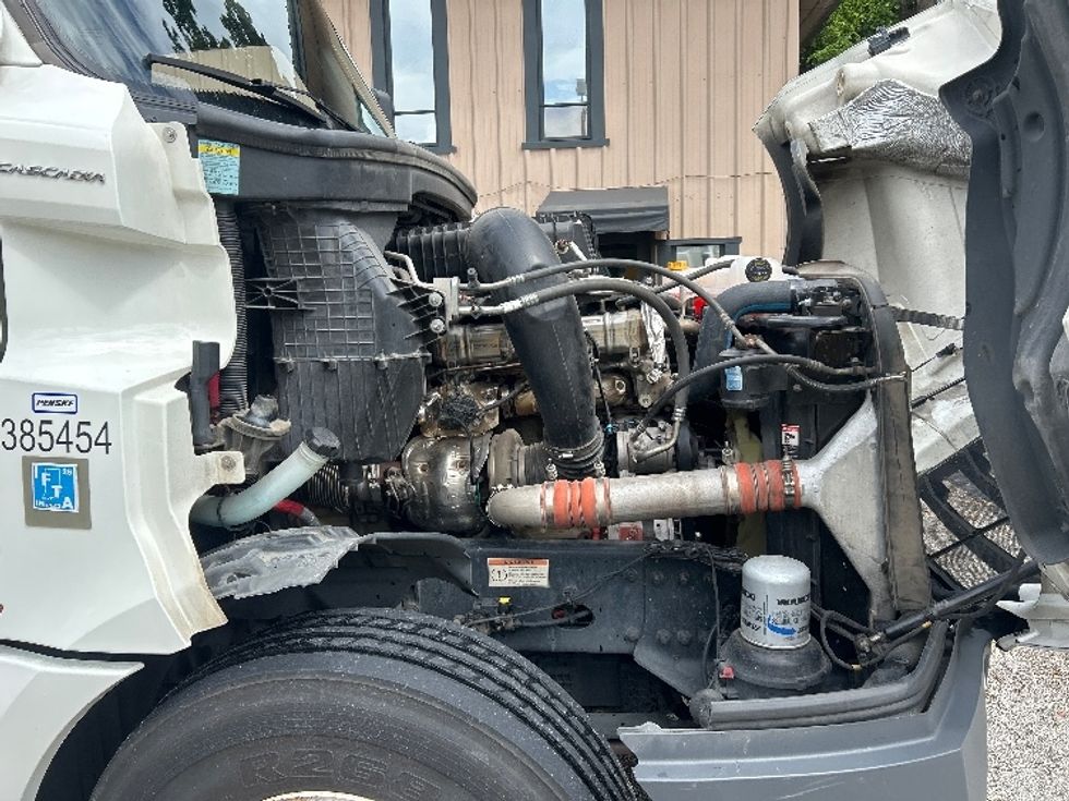 Sleeper Tractor-Heavy Duty Tractors-Freightliner-2022-T12664ST-Pompano Beach-FL-595,754\n\t\tmiles-$ 59,750 - Image 20