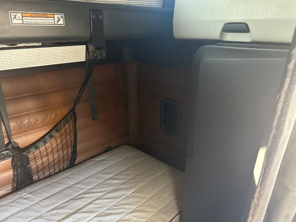 Sleeper Tractor-Heavy Duty Tractors-Freightliner-2022-T12664ST-Poplar Bluff-MO-327,405\n\t\tmiles-$ 92,750 - Image 18