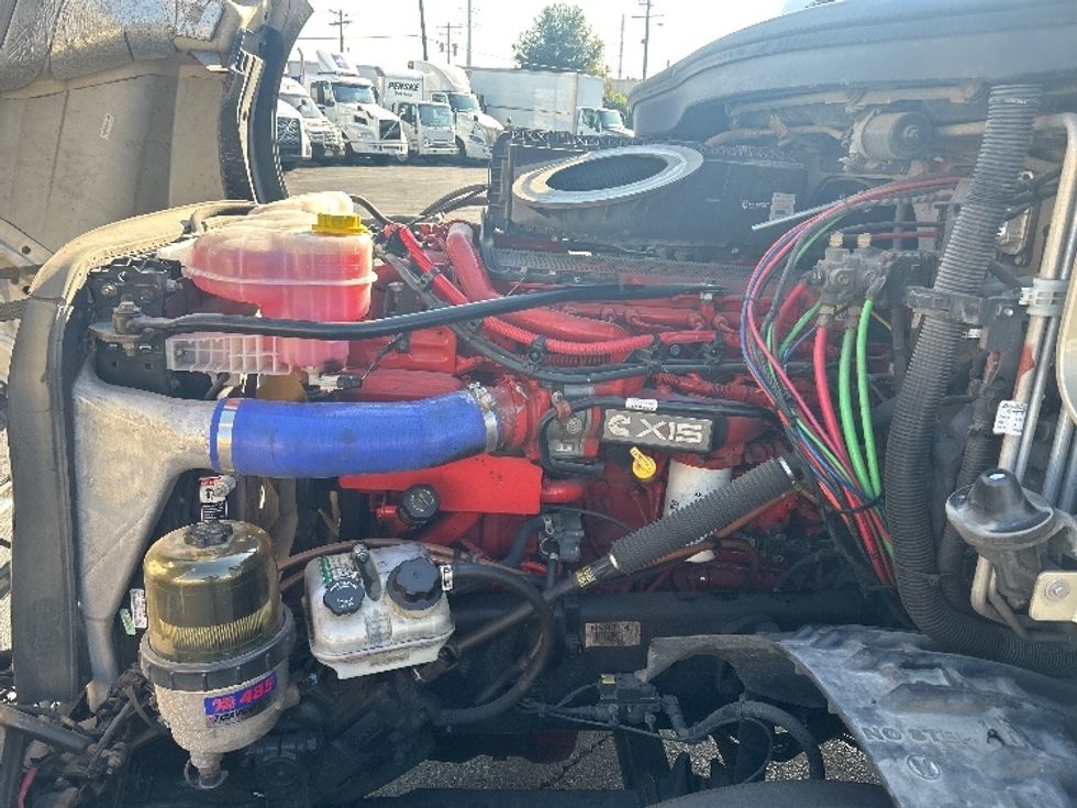 Sleeper Tractor-Heavy Duty Tractors-Freightliner-2022-T12664ST-Poplar Bluff-MO-327,405\n\t\tmiles-$ 92,750 - Image 21