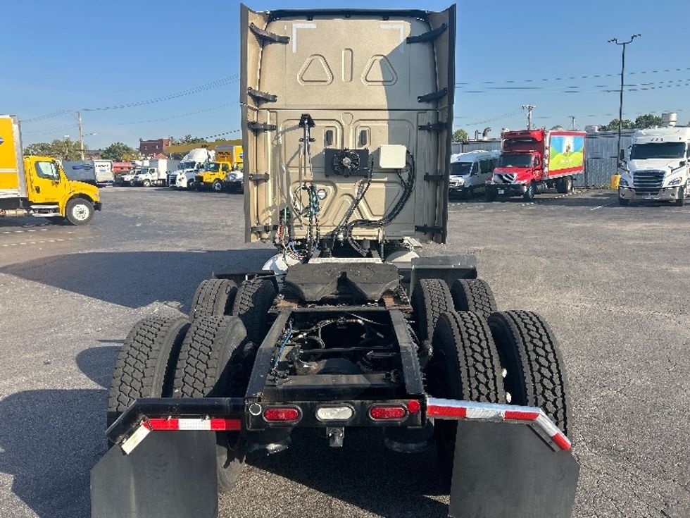 Sleeper Tractor-Heavy Duty Tractors-Freightliner-2022-T12664ST-Poplar Bluff-MO-327,405\n\t\tmiles-$ 92,750 - Image 6