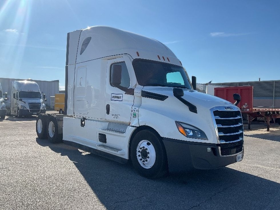 Sleeper Tractor-Heavy Duty Tractors-Freightliner-2022-T12664ST-Poplar Bluff-MO-481,489\n\t\tmiles-$ 69,250 - Image 1