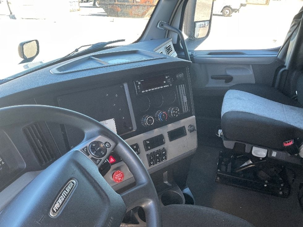 Sleeper Tractor-Heavy Duty Tractors-Freightliner-2022-T12664ST-Poplar Bluff-MO-481,489\n\t\tmiles-$ 69,250 - Image 10