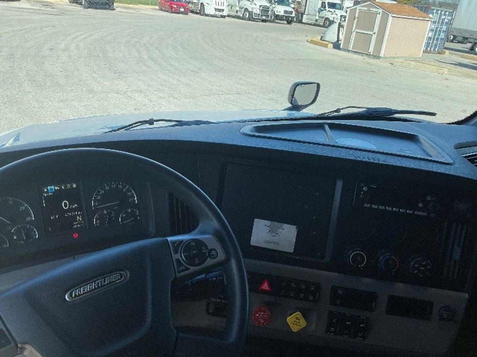 Sleeper Tractor-Heavy Duty Tractors-Freightliner-2022-T12664ST-Poplar Bluff-MO-481,489\n\t\tmiles-$ 69,250 - Image 11