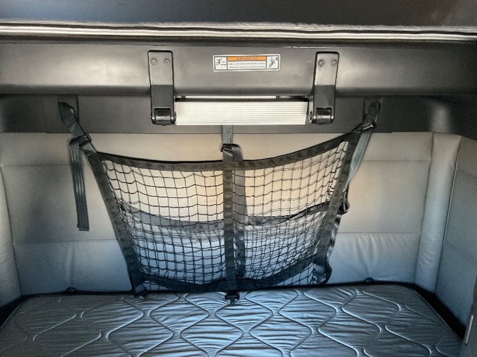 Sleeper Tractor-Heavy Duty Tractors-Freightliner-2022-T12664ST-Poplar Bluff-MO-481,489\n\t\tmiles-$ 69,250 - Image 16