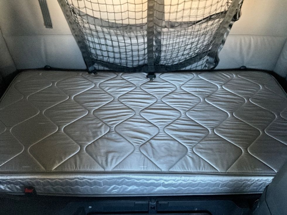 Sleeper Tractor-Heavy Duty Tractors-Freightliner-2022-T12664ST-Poplar Bluff-MO-481,489\n\t\tmiles-$ 69,250 - Image 17