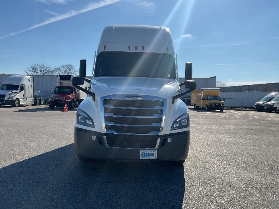 Sleeper Tractor-Heavy Duty Tractors-Freightliner-2022-T12664ST-Poplar Bluff-MO-481,489\n\t\tmiles-$ 69,250 - Image 2