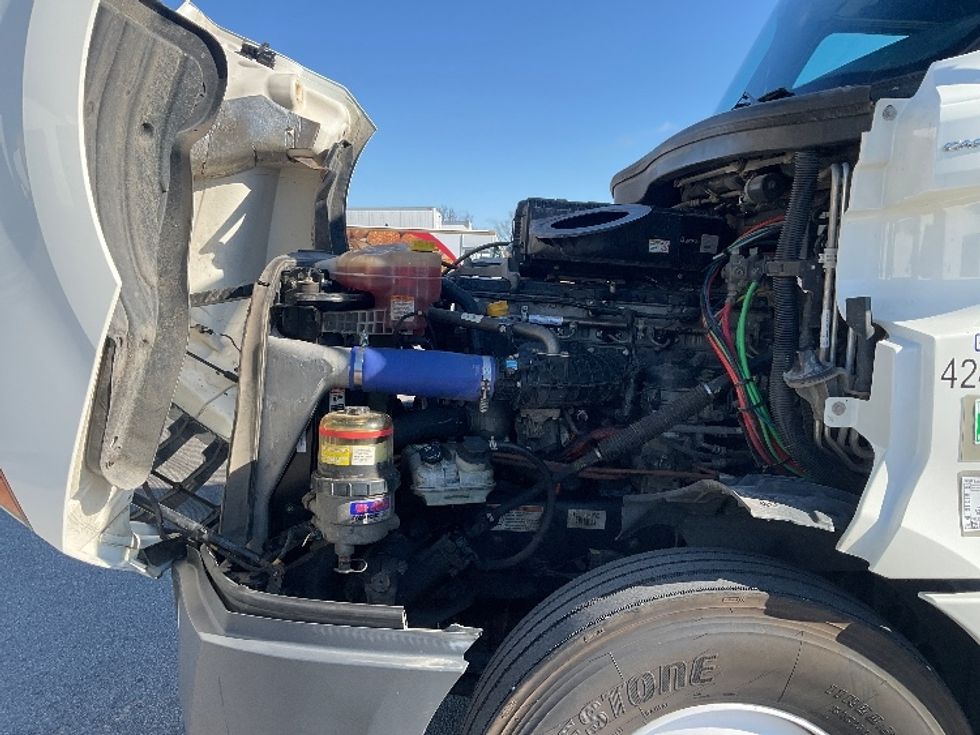 Sleeper Tractor-Heavy Duty Tractors-Freightliner-2022-T12664ST-Poplar Bluff-MO-481,489\n\t\tmiles-$ 69,250 - Image 21