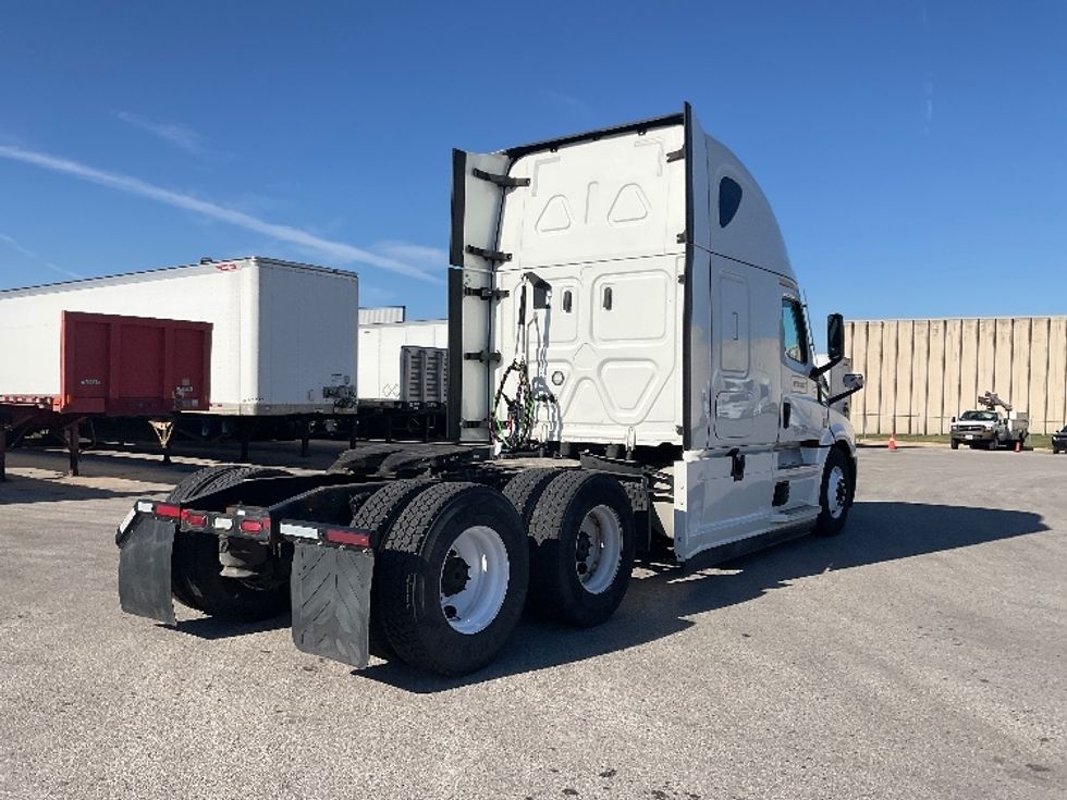 Sleeper Tractor-Heavy Duty Tractors-Freightliner-2022-T12664ST-Poplar Bluff-MO-481,489\n\t\tmiles-$ 69,250 - Image 7