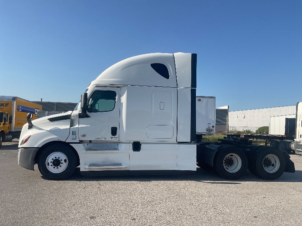 Sleeper Tractor-Heavy Duty Tractors-Freightliner-2022-T12664ST-Poplar Bluff-MO-495,866\n\t\tmiles-$ 71,750 - Image 4